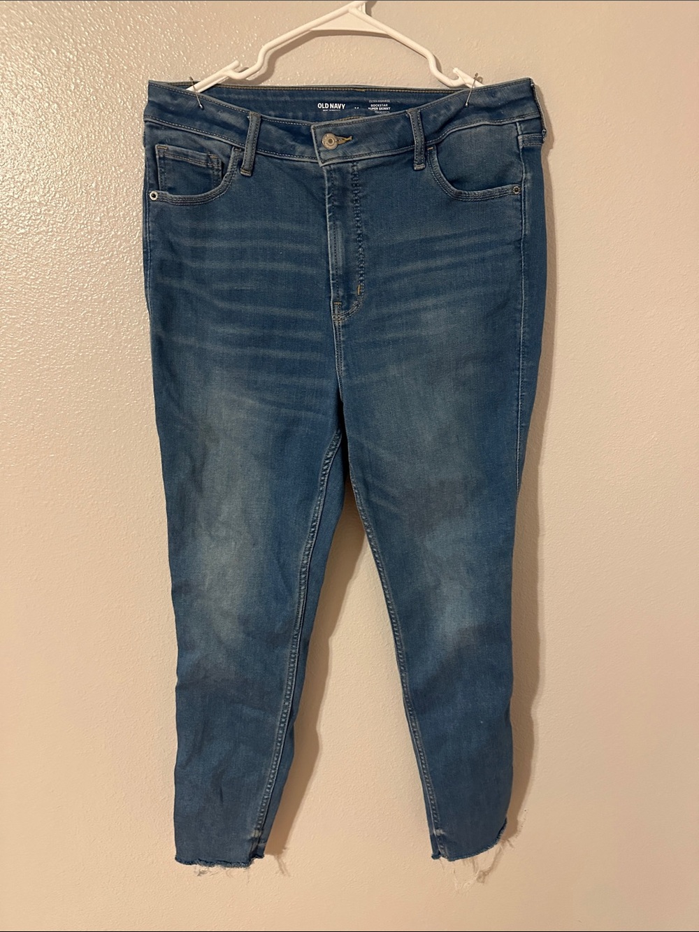 Old Navy Women's Skinny Jeans in Medium Blue Wash